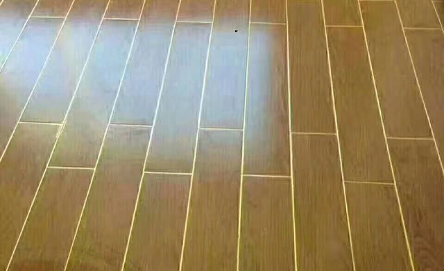 90%的业主选用金色真瓷胶做美缝,木纹砖适用吗 90%的业主选用金色真瓷胶做美缝,木纹砖适用吗